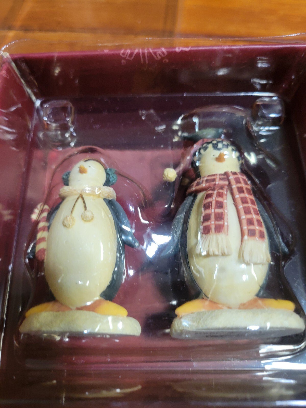 1999 Debbie Mumm "Hugsy" penguin resin figures. 1990 - Image 4