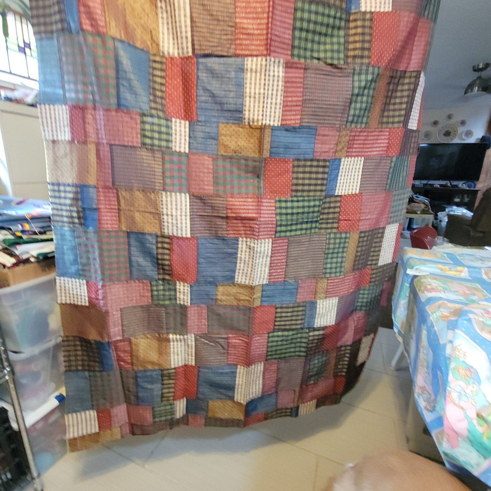 Charming Vtg Quilt Lightweight PolyCotton with Metallic threads 44"x60'