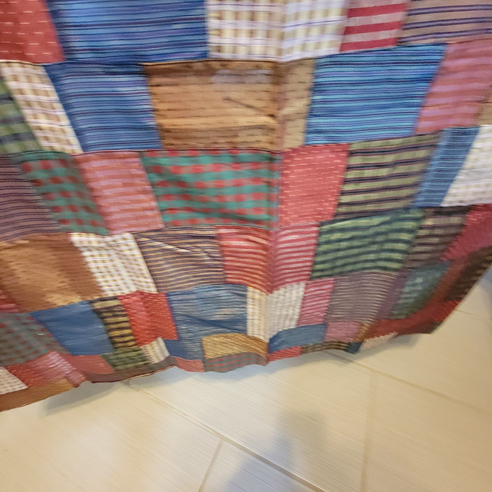 Charming Vtg Quilt Lightweight PolyCotton with Metallic threads 44"x60' - Image 4