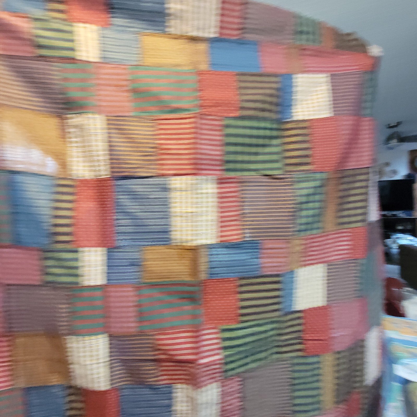 Charming Vtg Quilt Lightweight PolyCotton with Metallic threads 44"x60' - Image 7