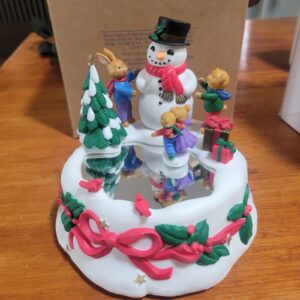 Vtg 1996 Avon Twirling Skaters Christmas Wind Up Musical Mice Ice Skaters Pond