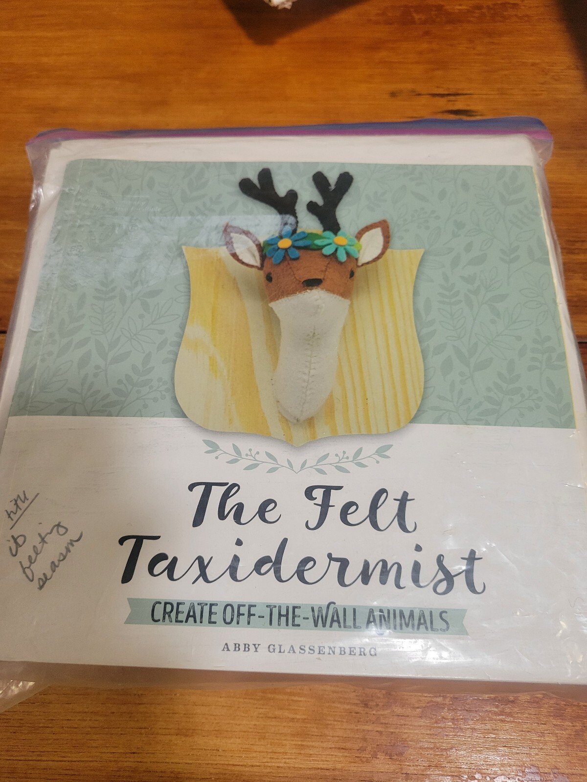 Felt Taxidermist Create Off-the-Wall Animals Book and Kit Glassenberg,